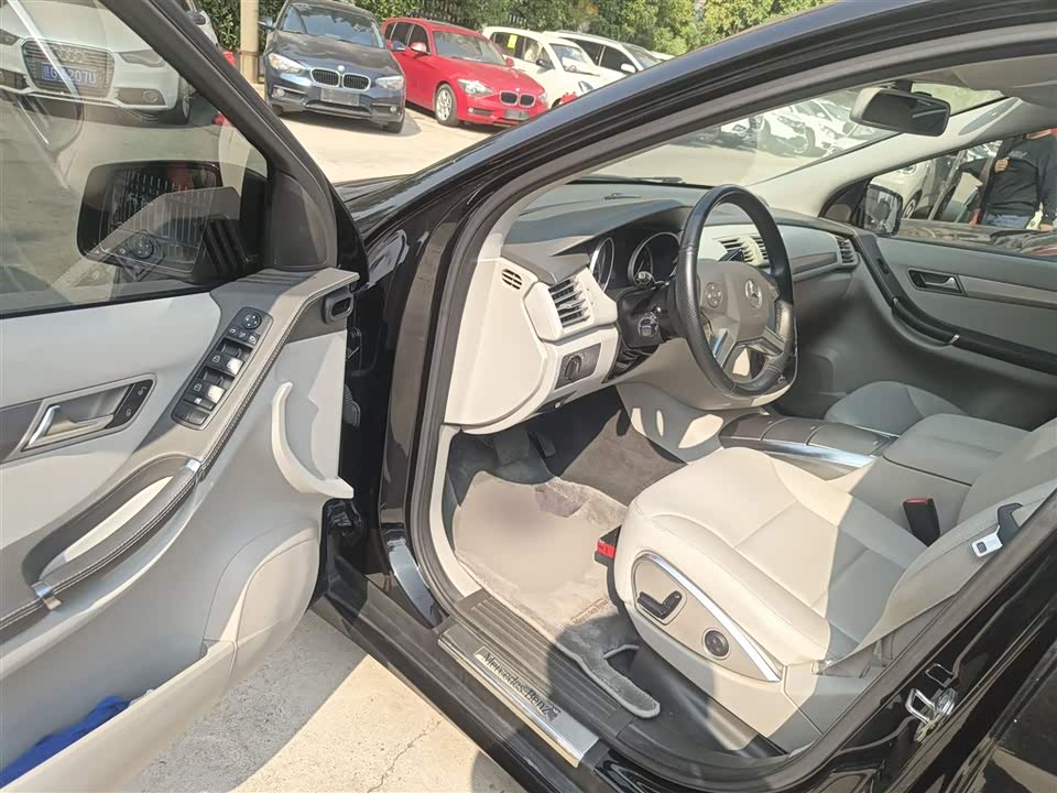 Mercedes-Benz R-class