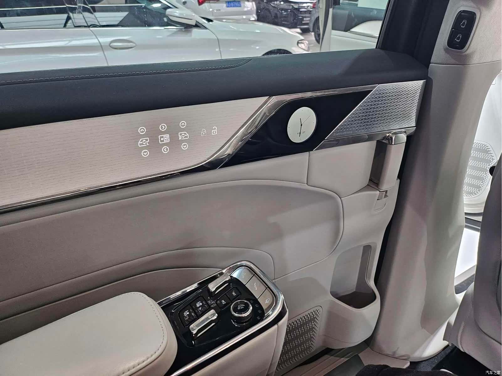 Volvo EM90, 2024 21
