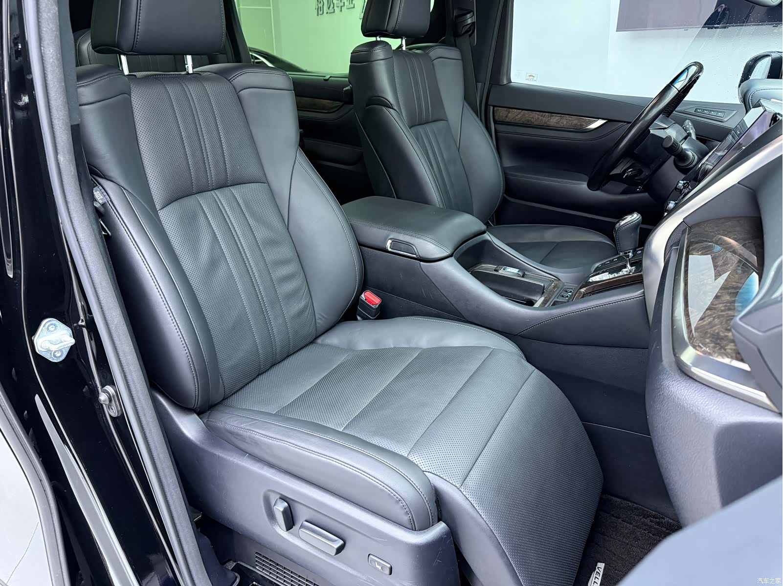 Toyota Vellfire, 2020 9