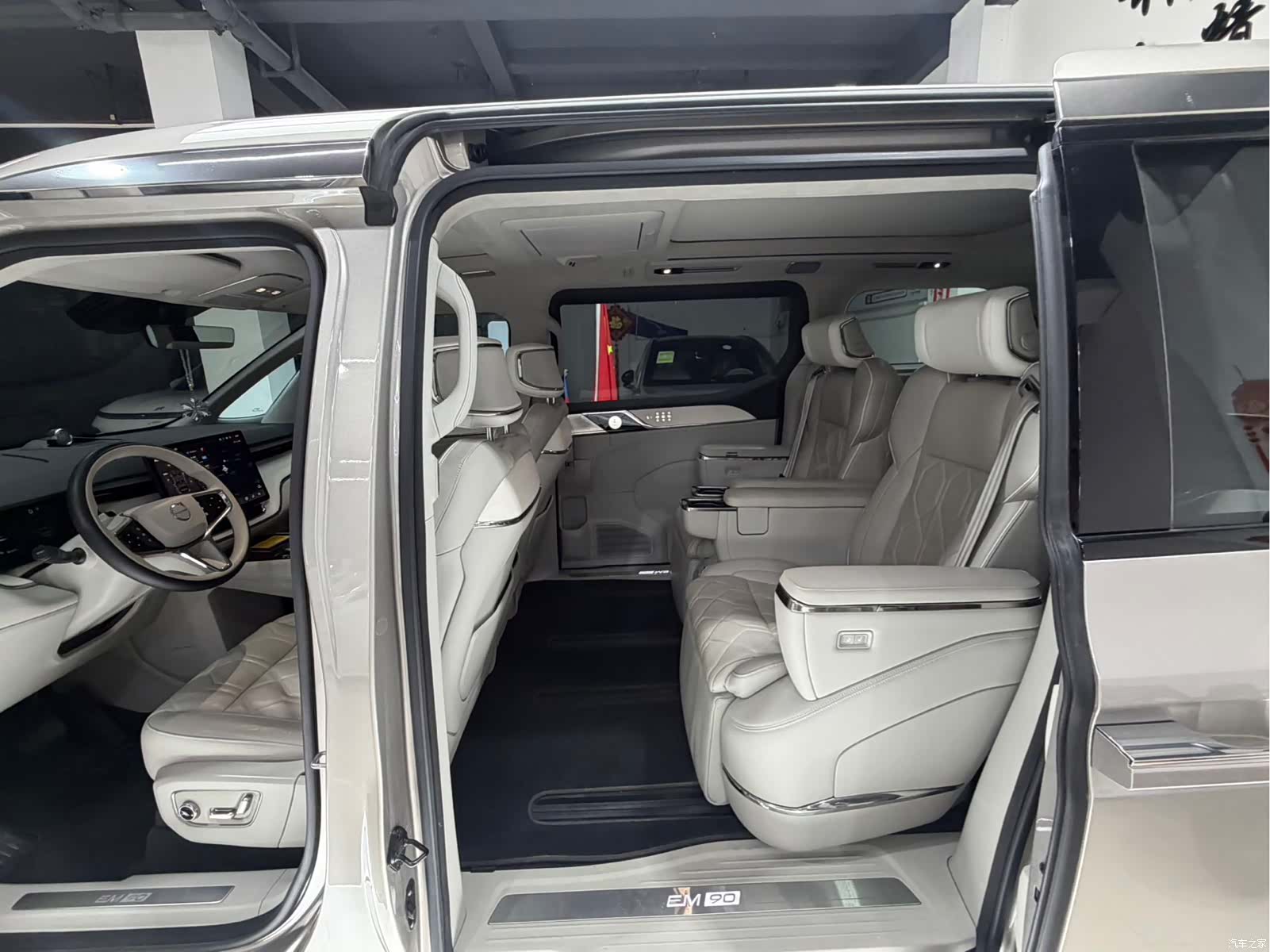 Volvo EM90, 2024 11
