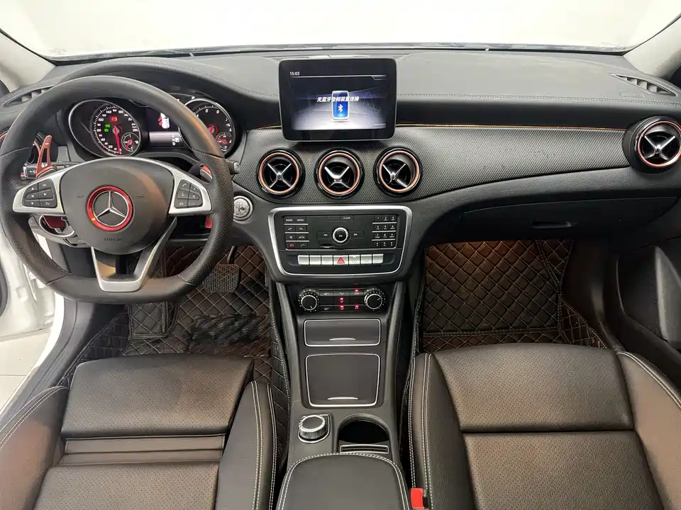 Mercedes-Benz GLA Mercedes-Benz GLA