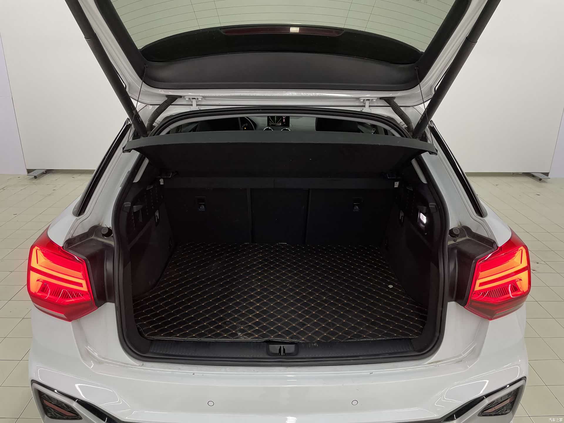 Audi Q2L, 2024 17