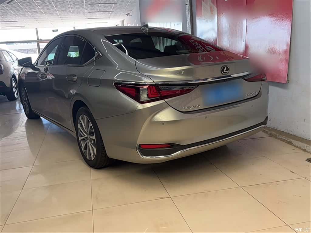 Lexus ES, 2023 12