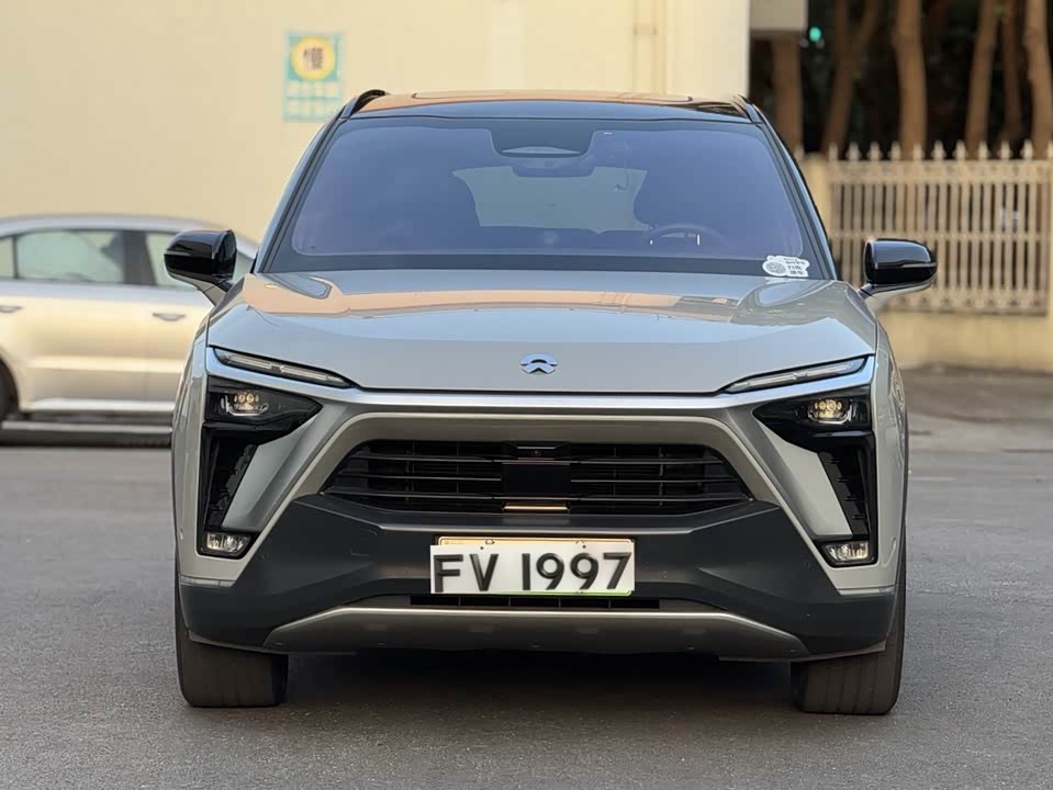 NIO ES8
