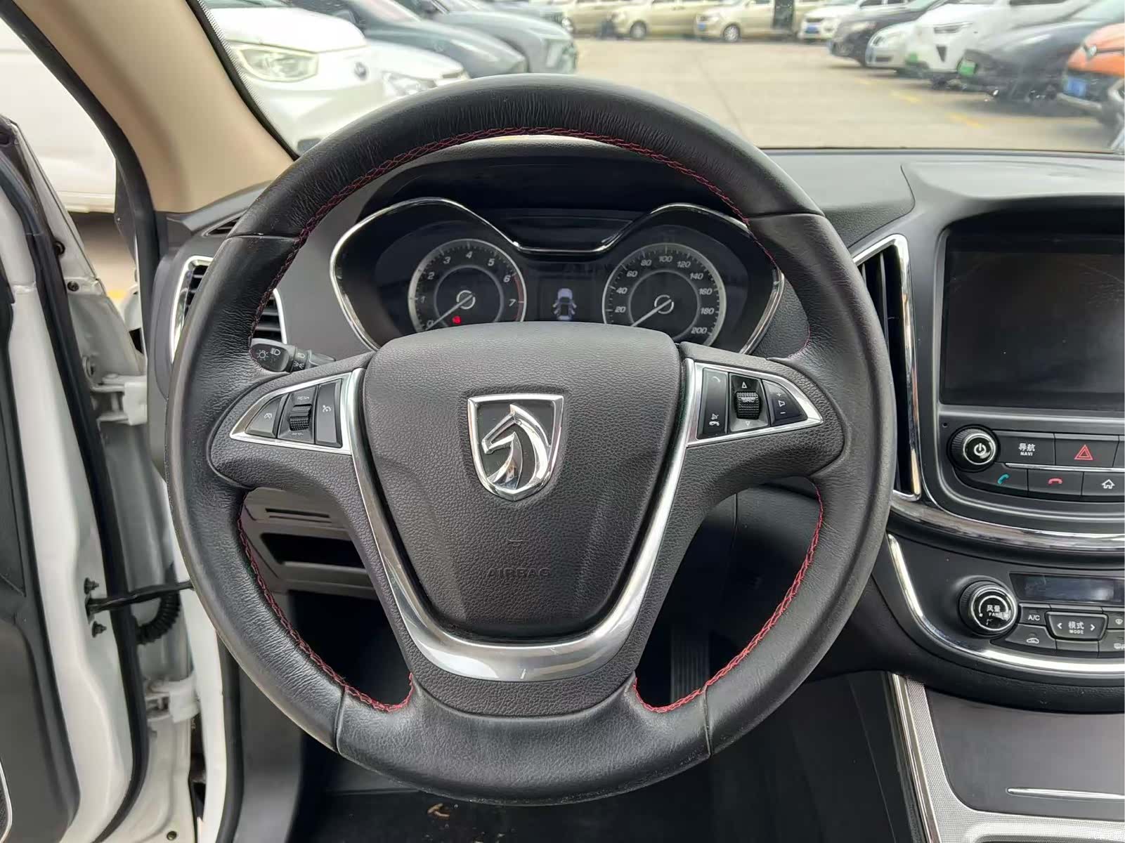 Wuling 560, 2016 7