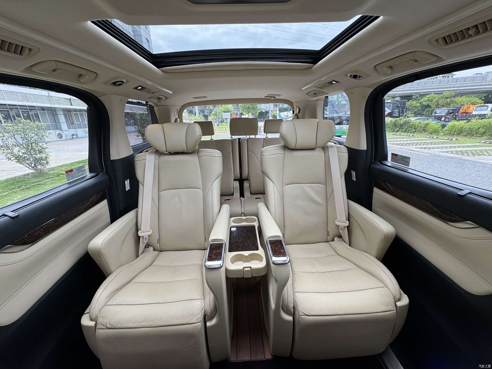 Toyota Alphard, 2020 13