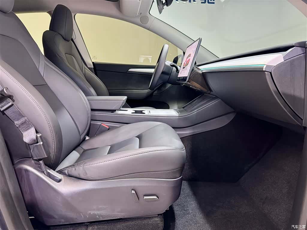 Tesla Model Y, 2025 17
