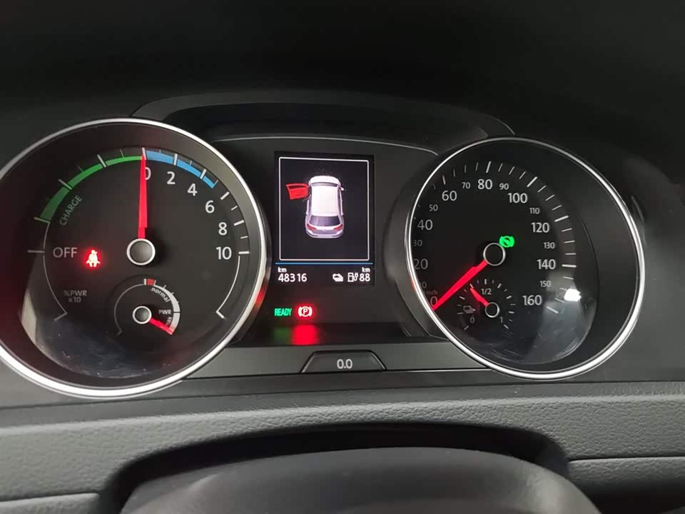 Volkswagen Golf*pure electricity