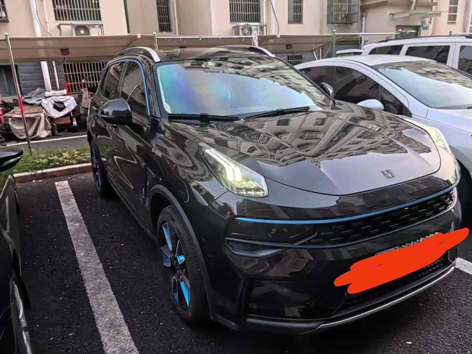 Lynk & Co 01