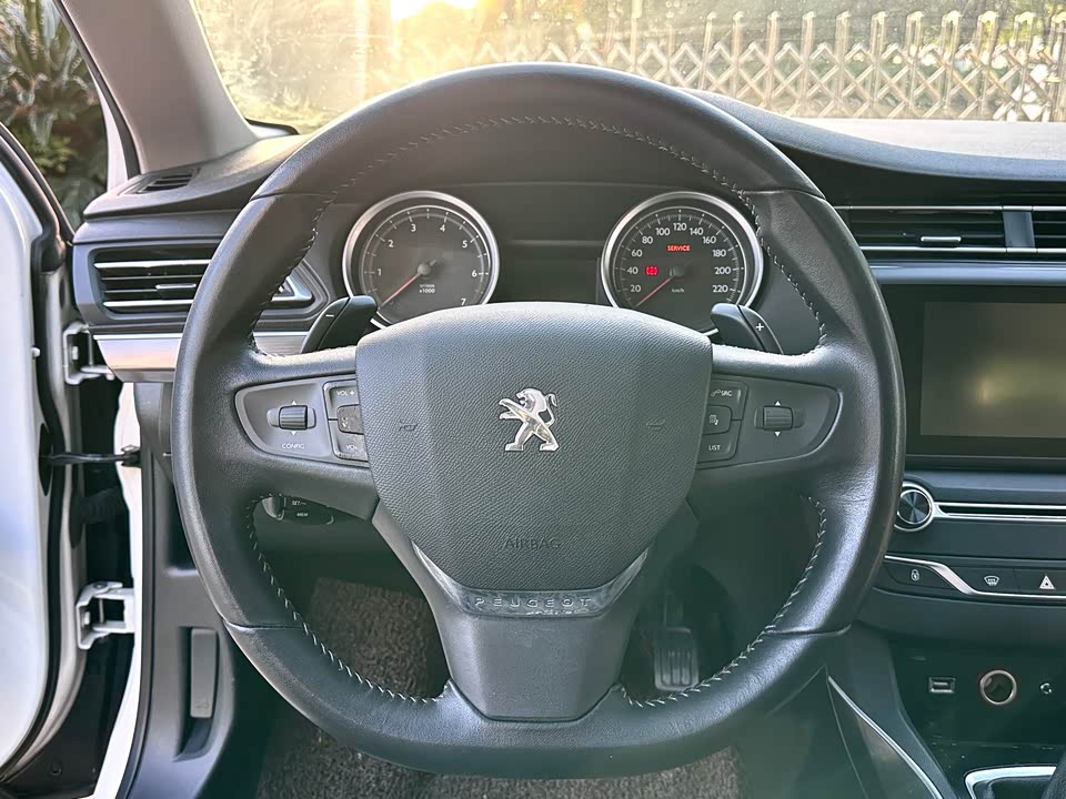 Peugeot 408