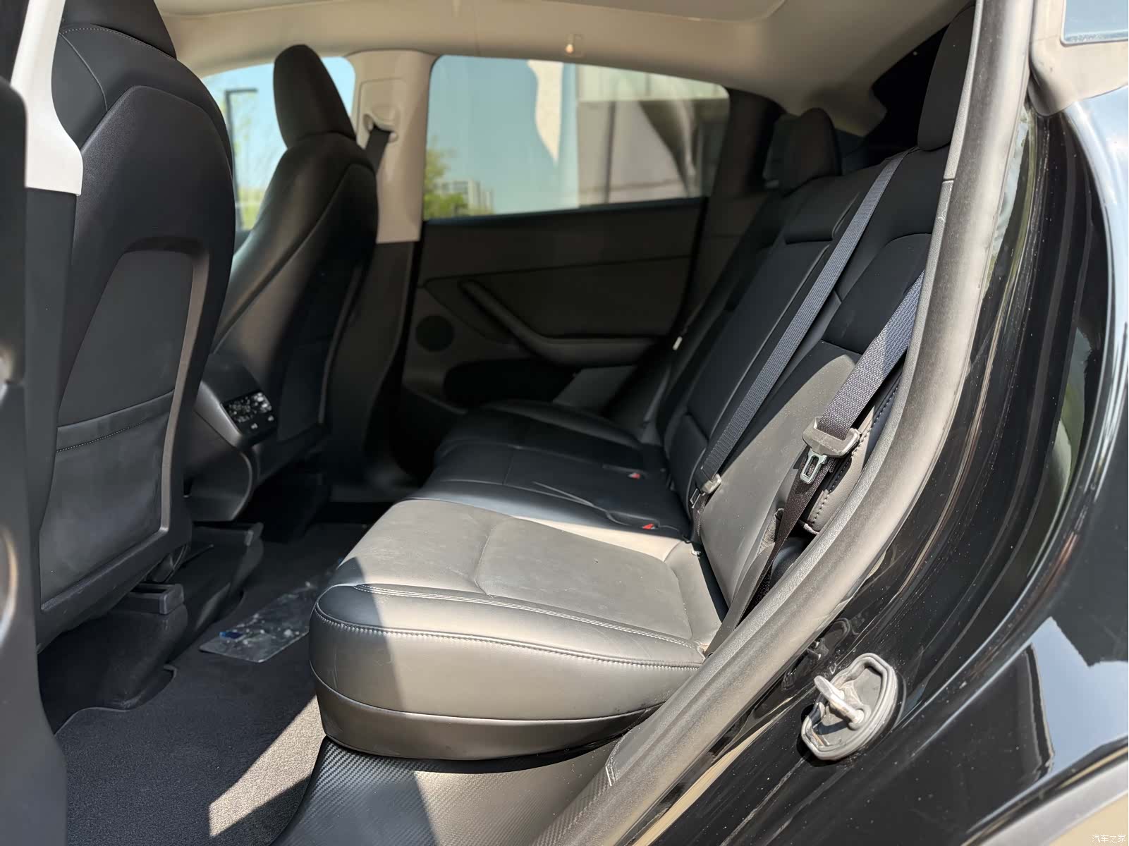 Tesla Model Y, 2023 14