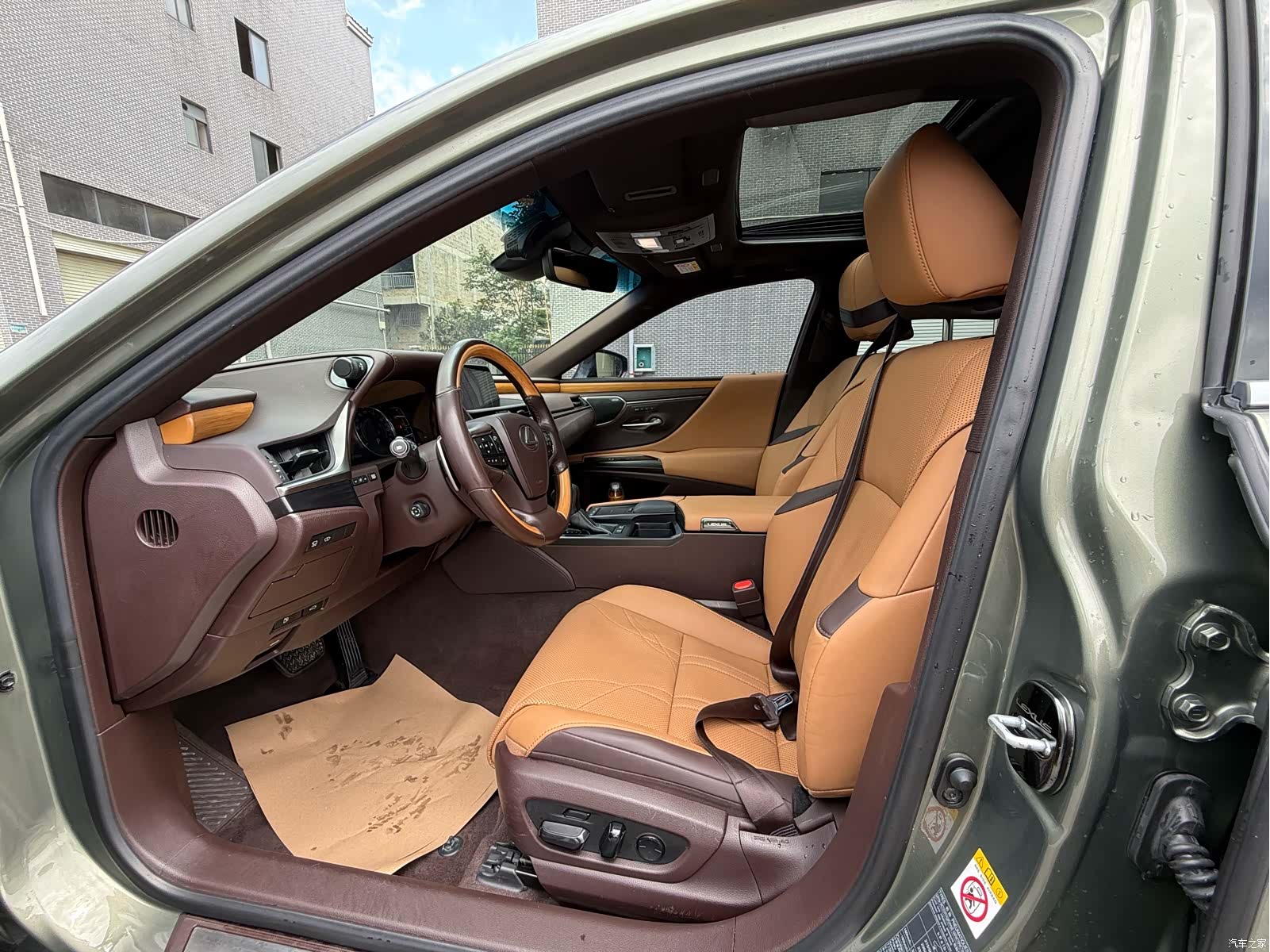 Lexus ES, 2019 4