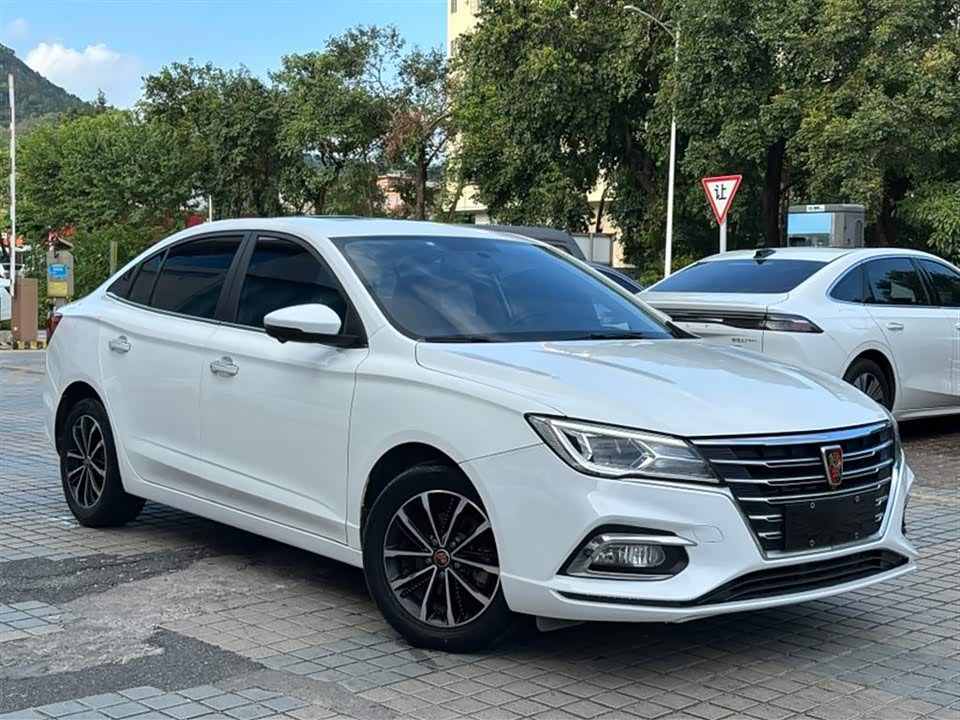 Roewe i5