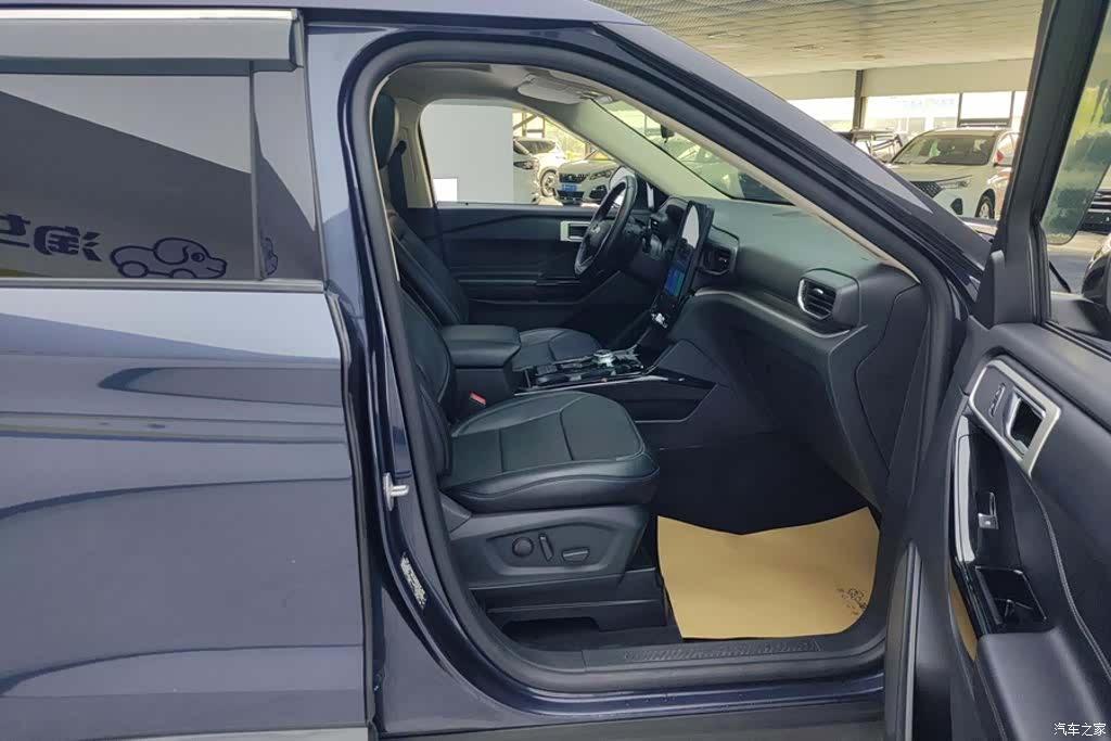 Ford Explorer, 2022 8