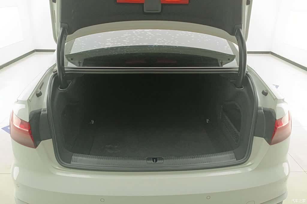 Audi A4L, 2023 4