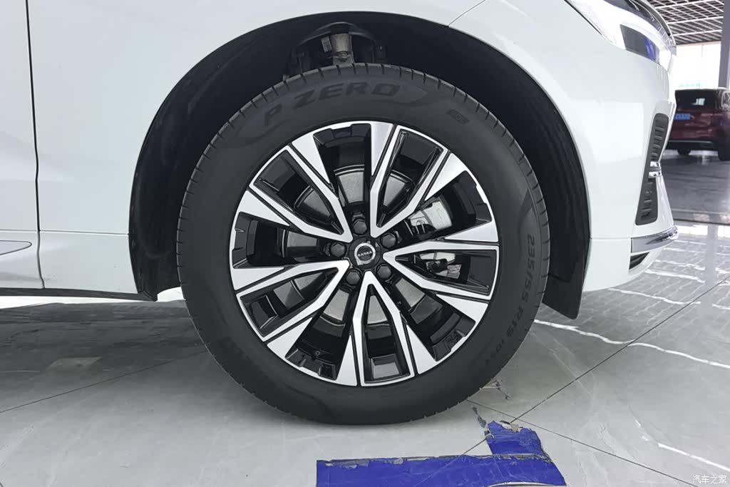 Volvo XC60, 2025 6