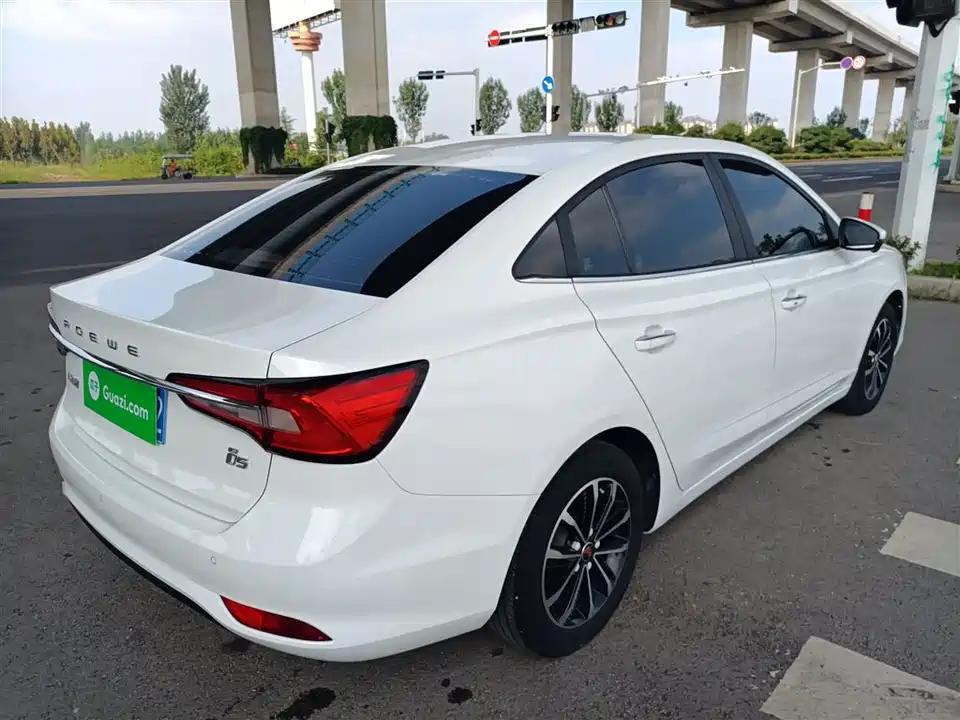 Roewe i5