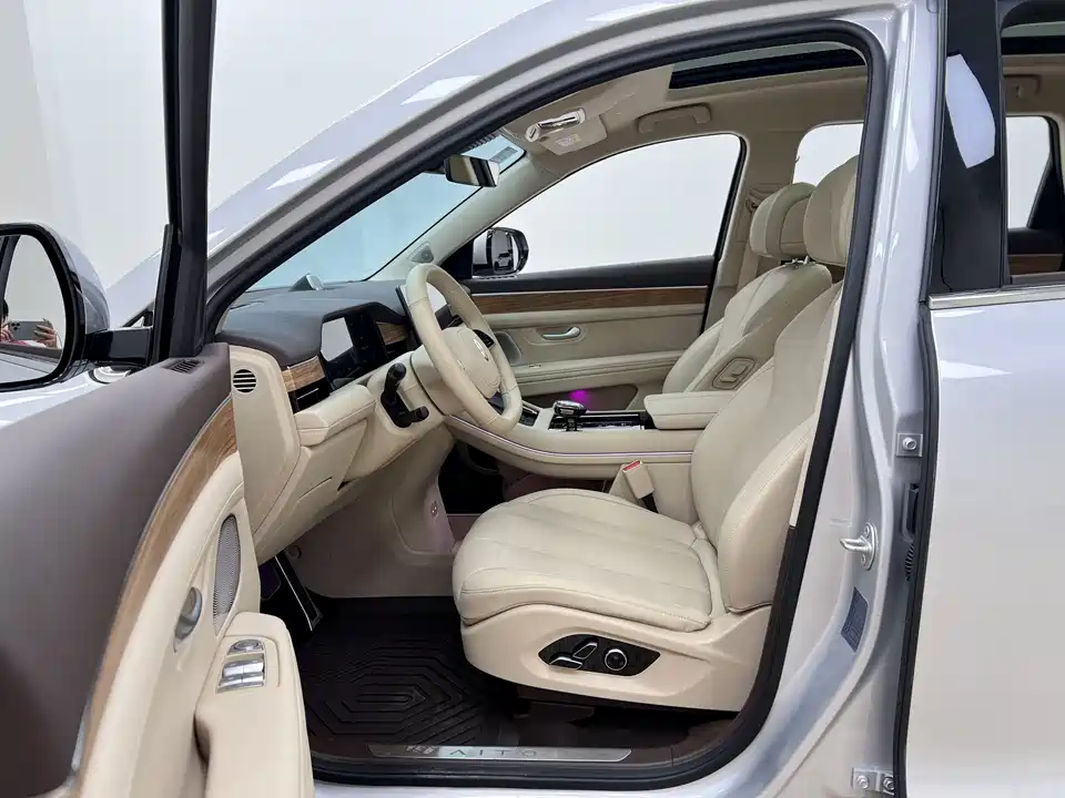 AITO Ask the world M7