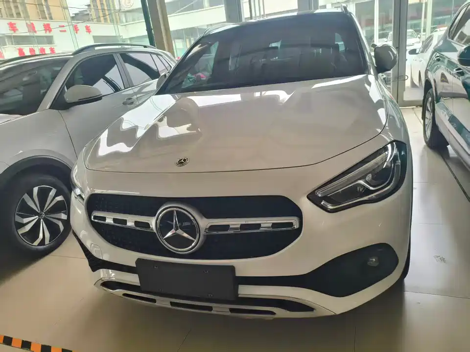 Mercedes-Benz GLA Mercedes-Benz GLA