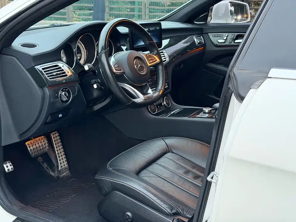 Mercedes-Benz CLS Mercedes-Benz CLS