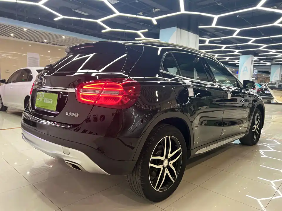 Mercedes-Benz GLA Mercedes-Benz GLA