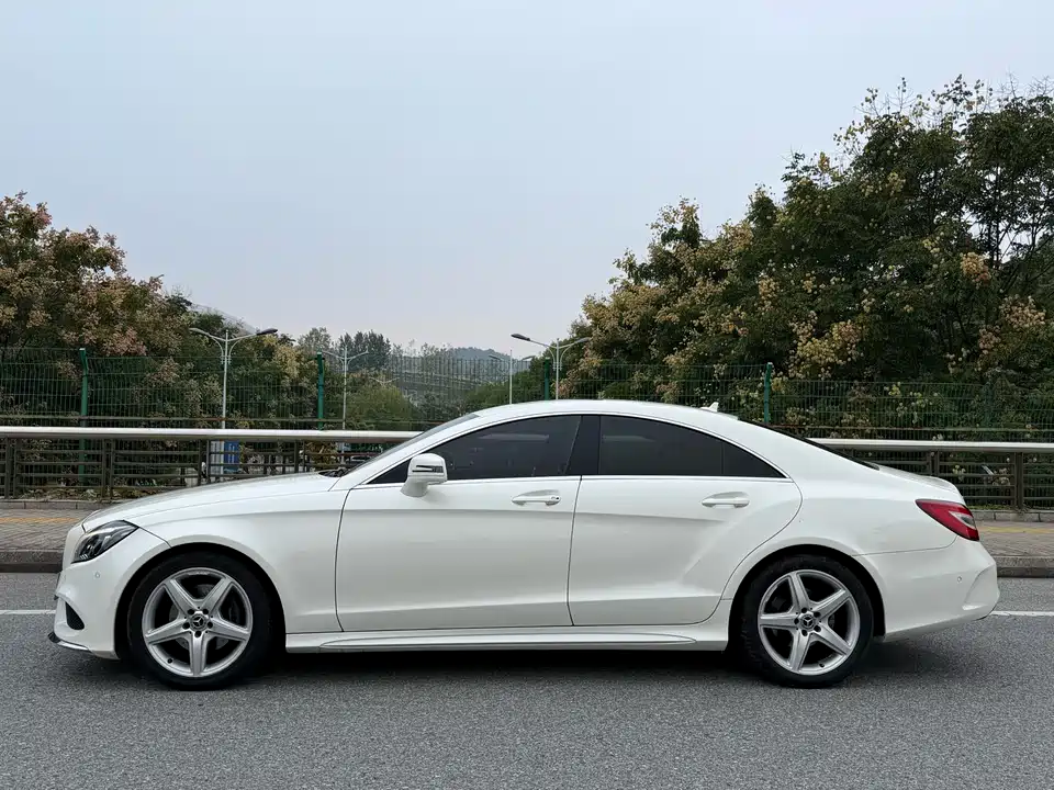 Mercedes-Benz CLS Mercedes-Benz CLS