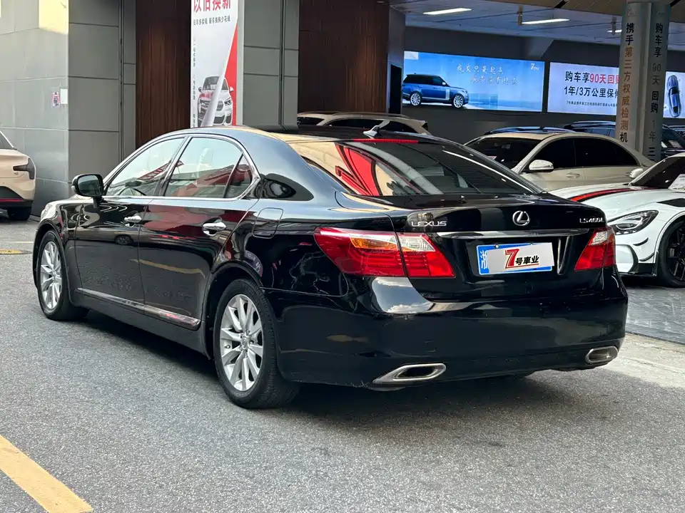 Lexus LS