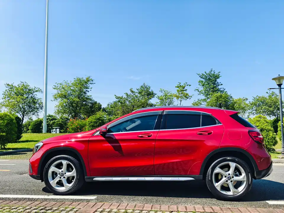 Mercedes-Benz GLA Mercedes-Benz GLA
