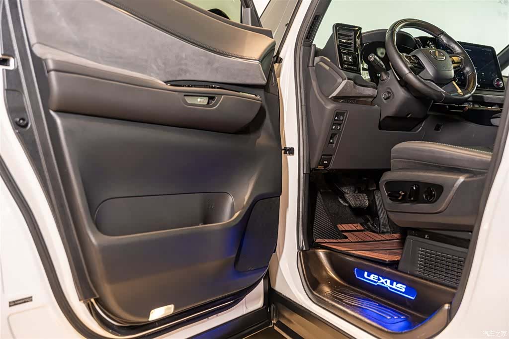 Lexus LM, 2024 6
