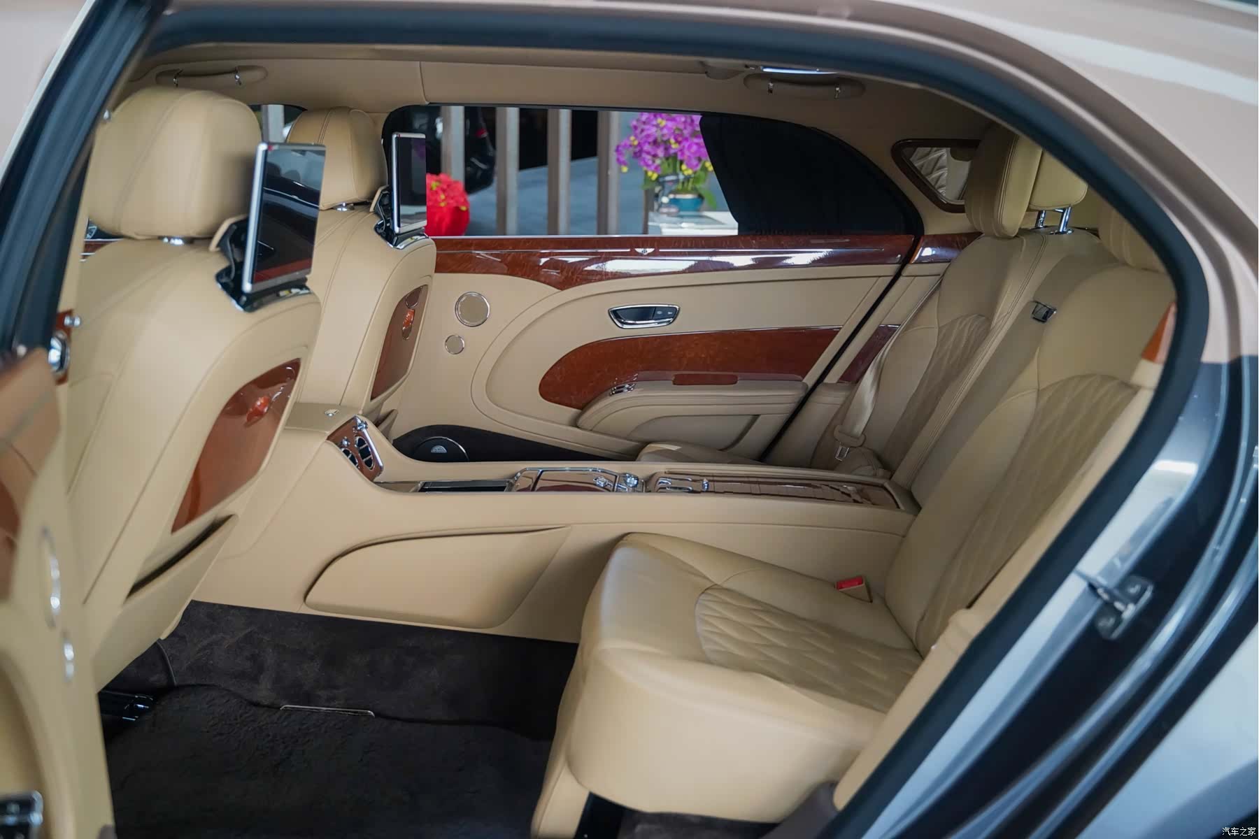 Bentley Mulsanne, 2018 3