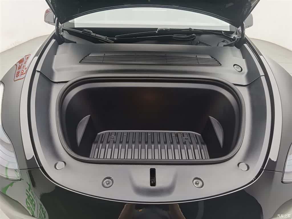 Tesla Model Y, 2023 6