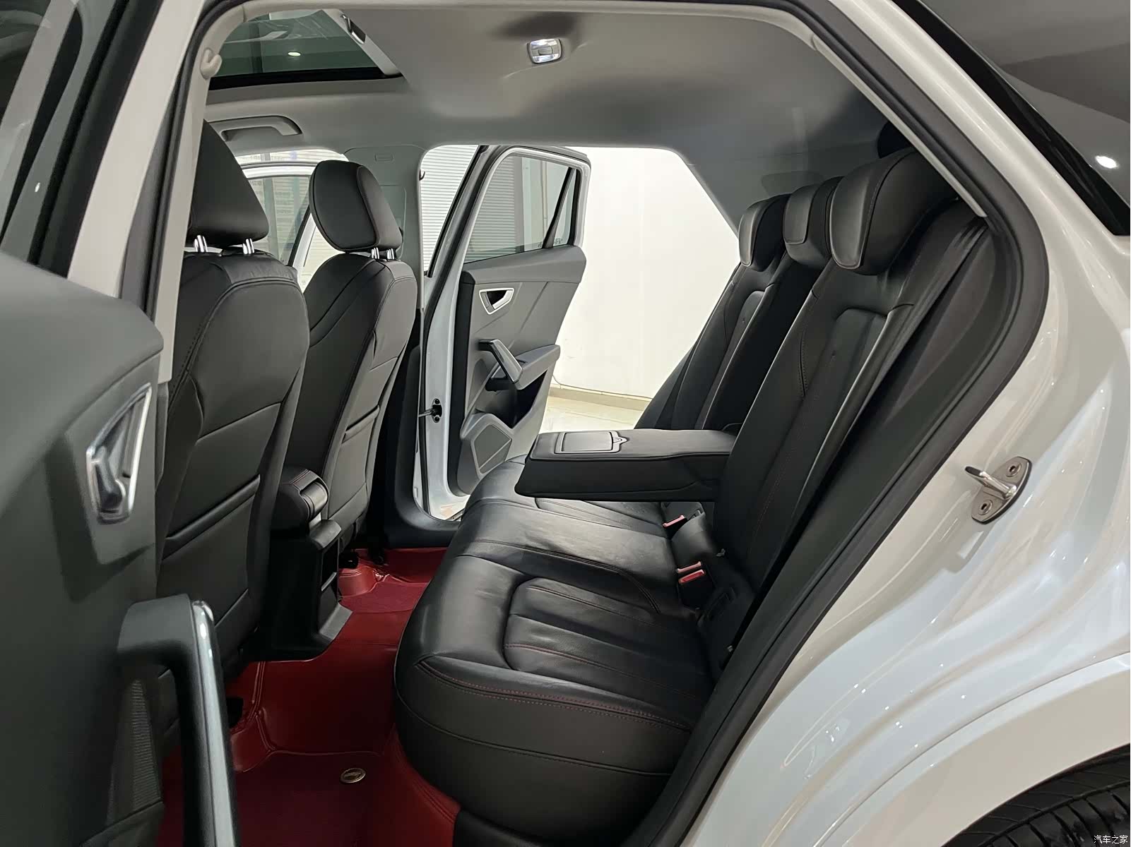 Audi Q2L, 2023 9