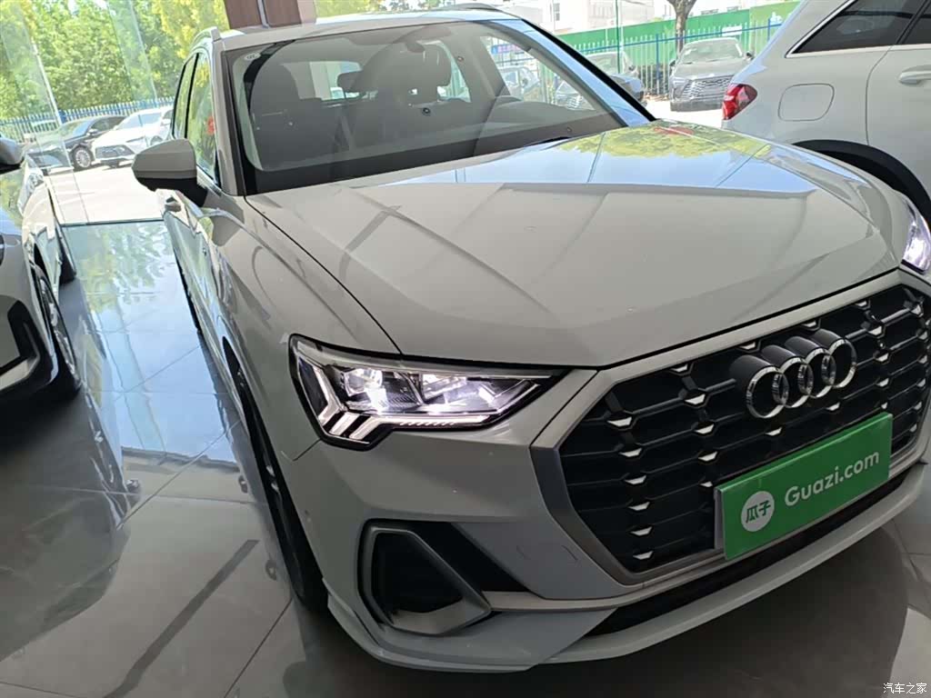 Audi Q3, 2023 4