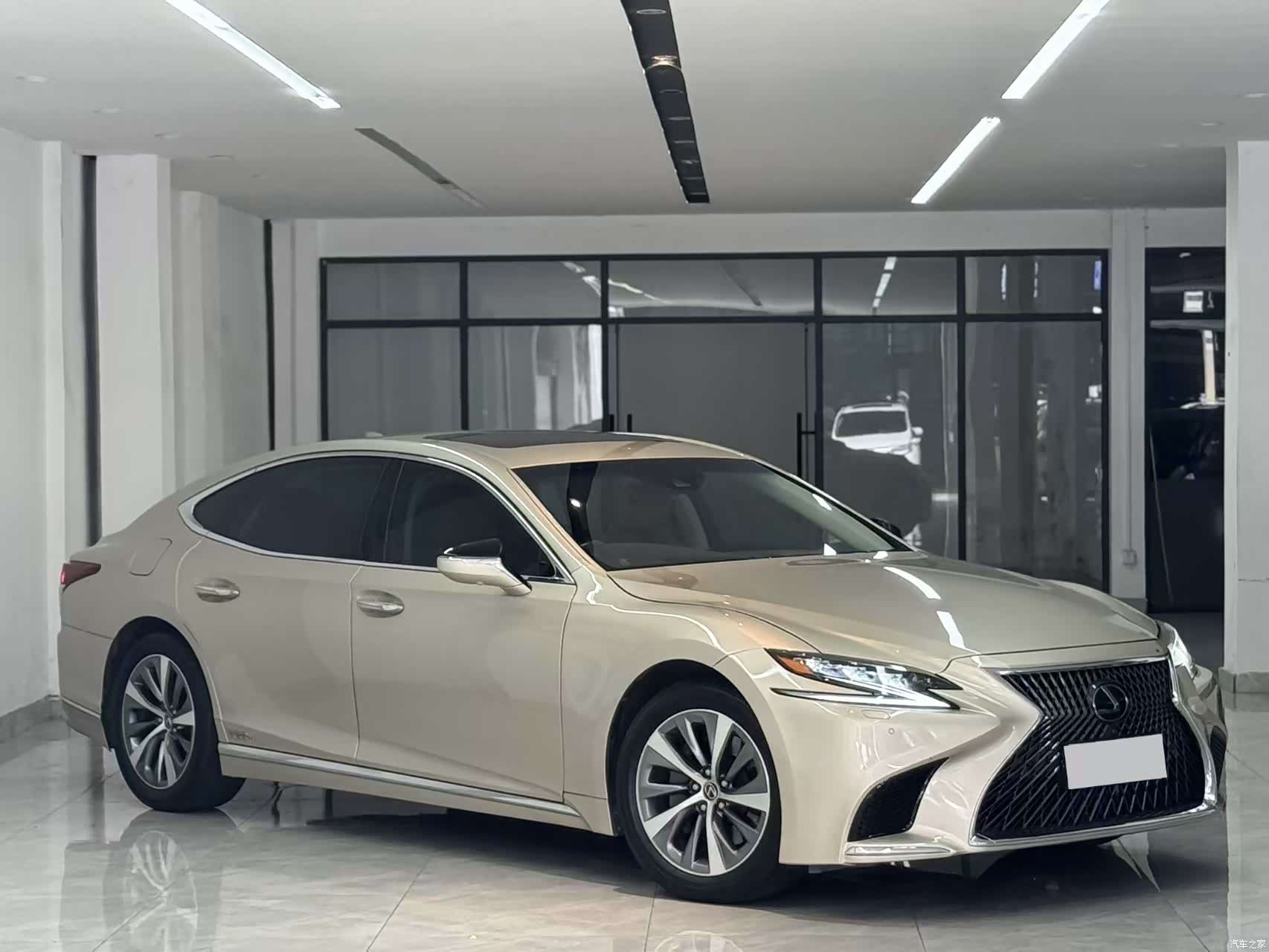 Lexus LS, 2018 3
