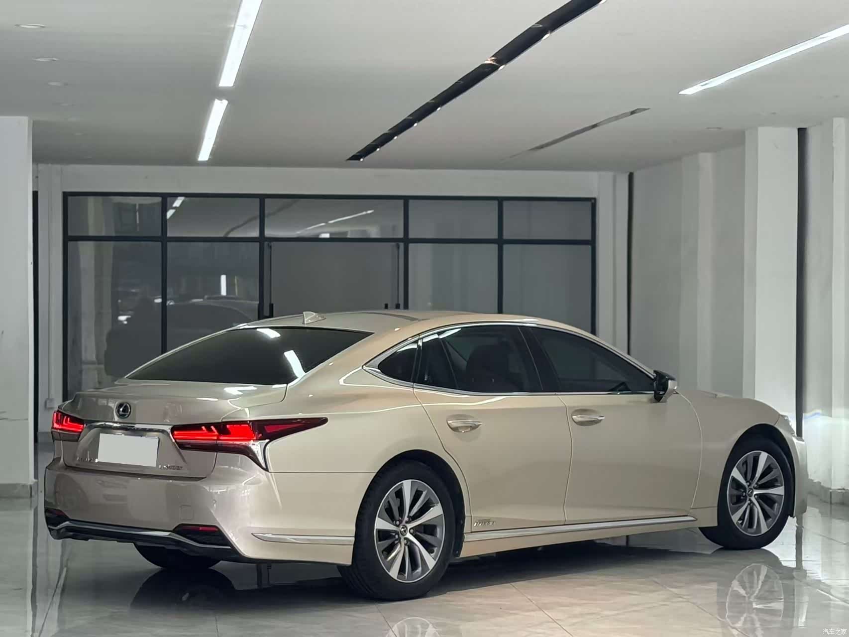 Lexus LS, 2018 8