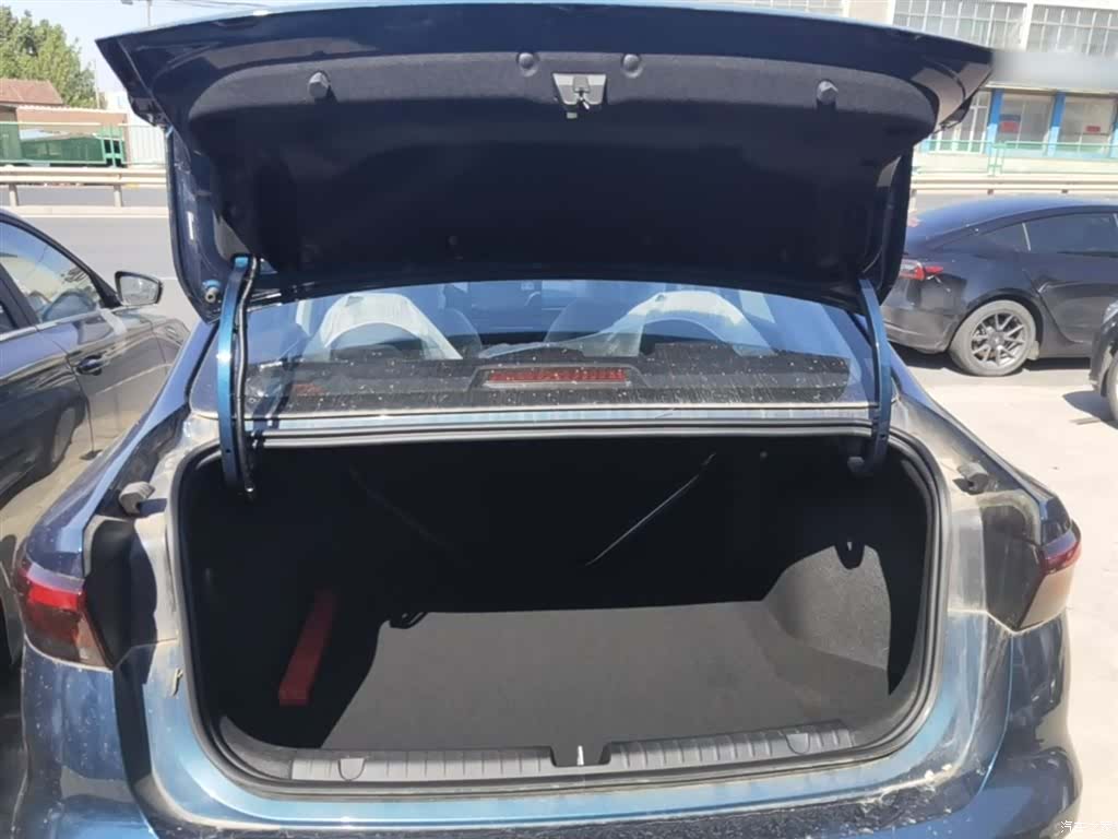 Geely Emgrand, 2026 19