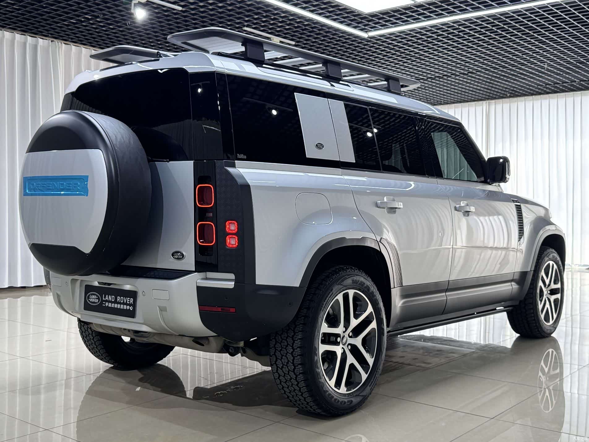 Land Rover Defender, 2021 6