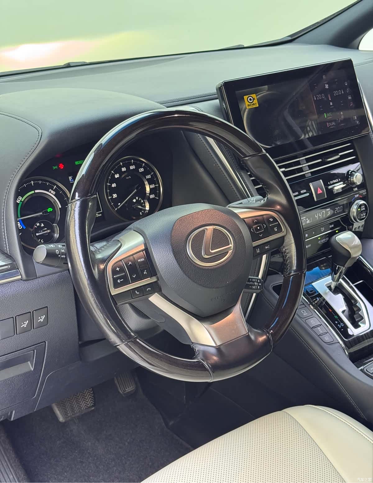 Lexus LM, 2021 7