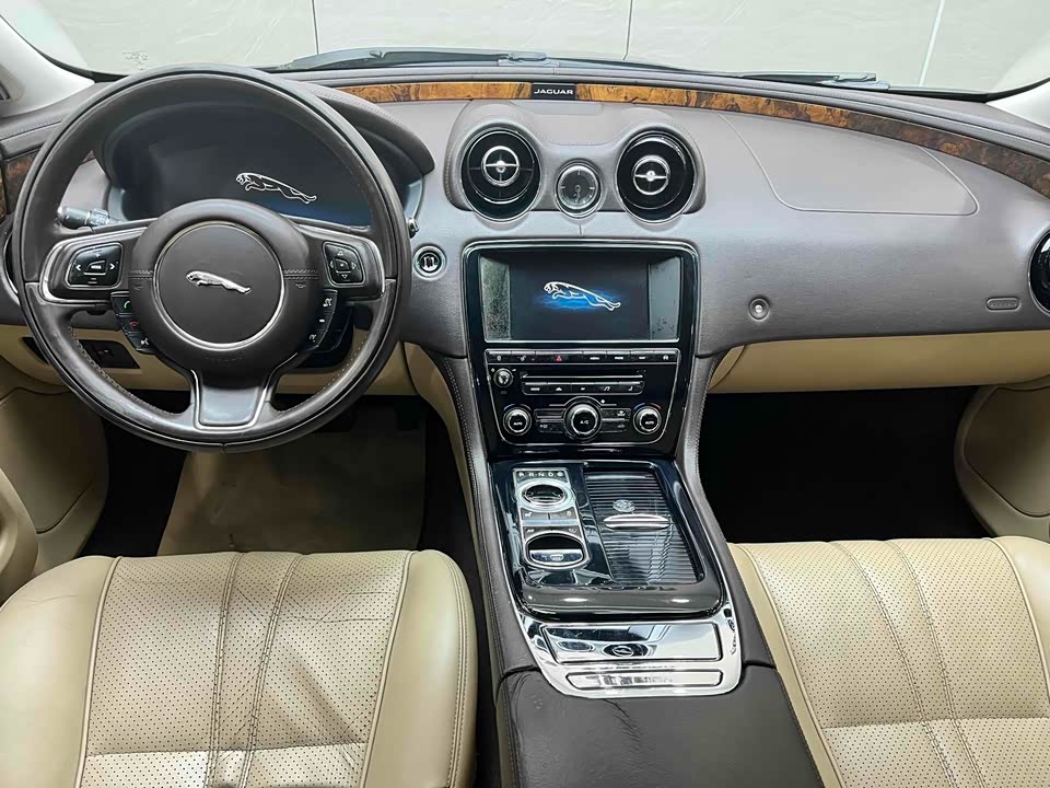 Jaguar XJ