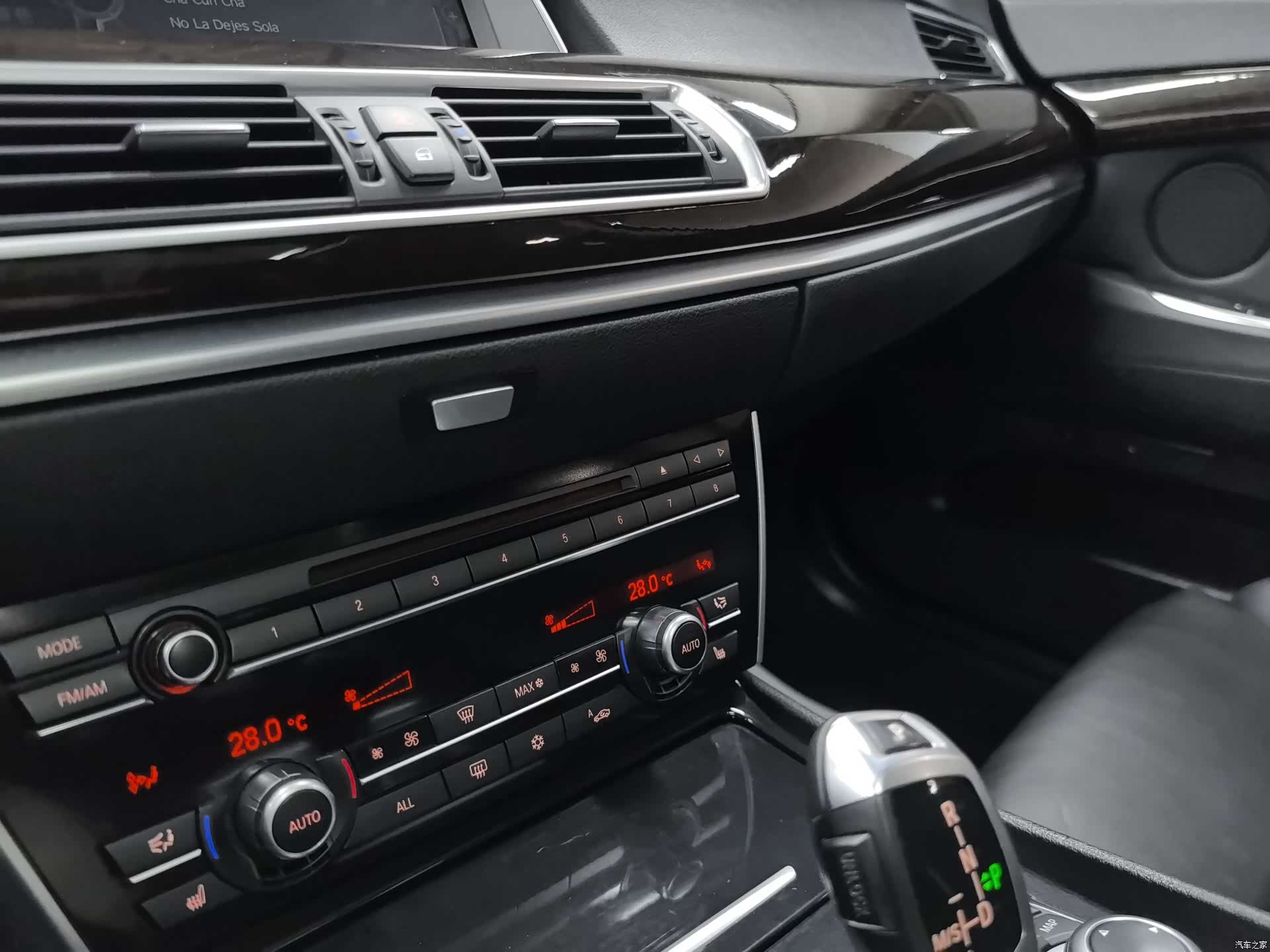 BMW 5 Series, 2011 11