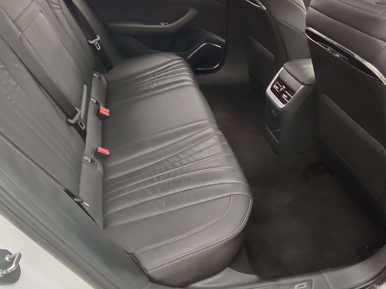 Hongqi H5, 2023 9