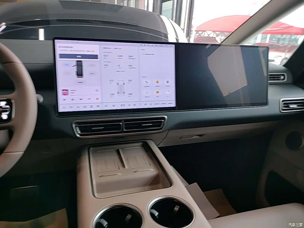 Li Auto MEGA, 2025 13
