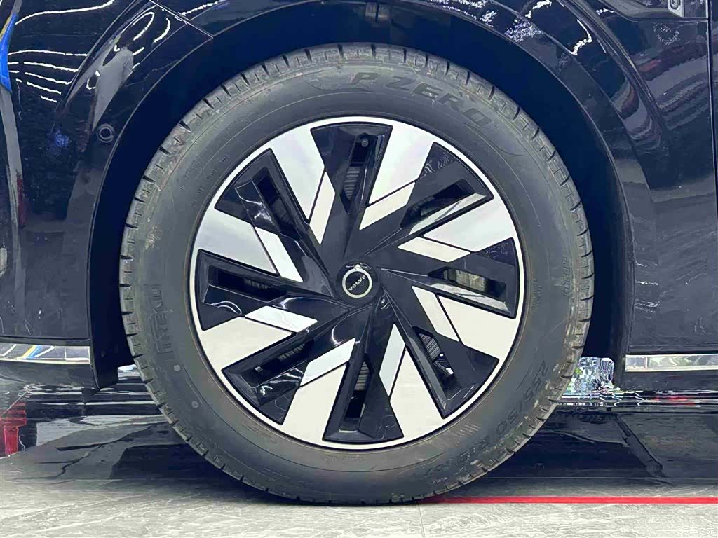Volvo EM90, 2025 все фото