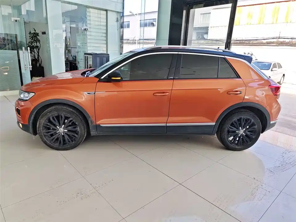 Volkswagen T-ROC exploring Songs