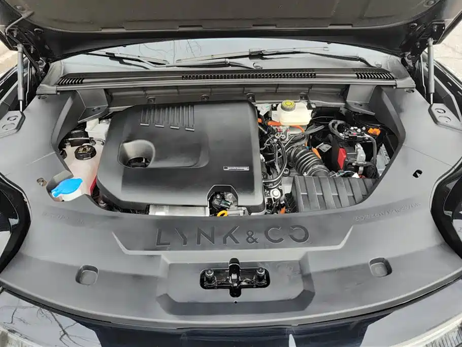 Lynk & Co 08 EM-P