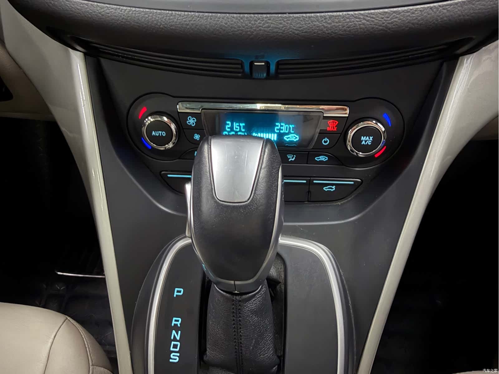 Ford Kuga, 2013 11
