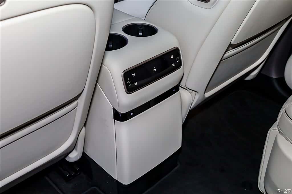 Li Auto i8, 2025 36