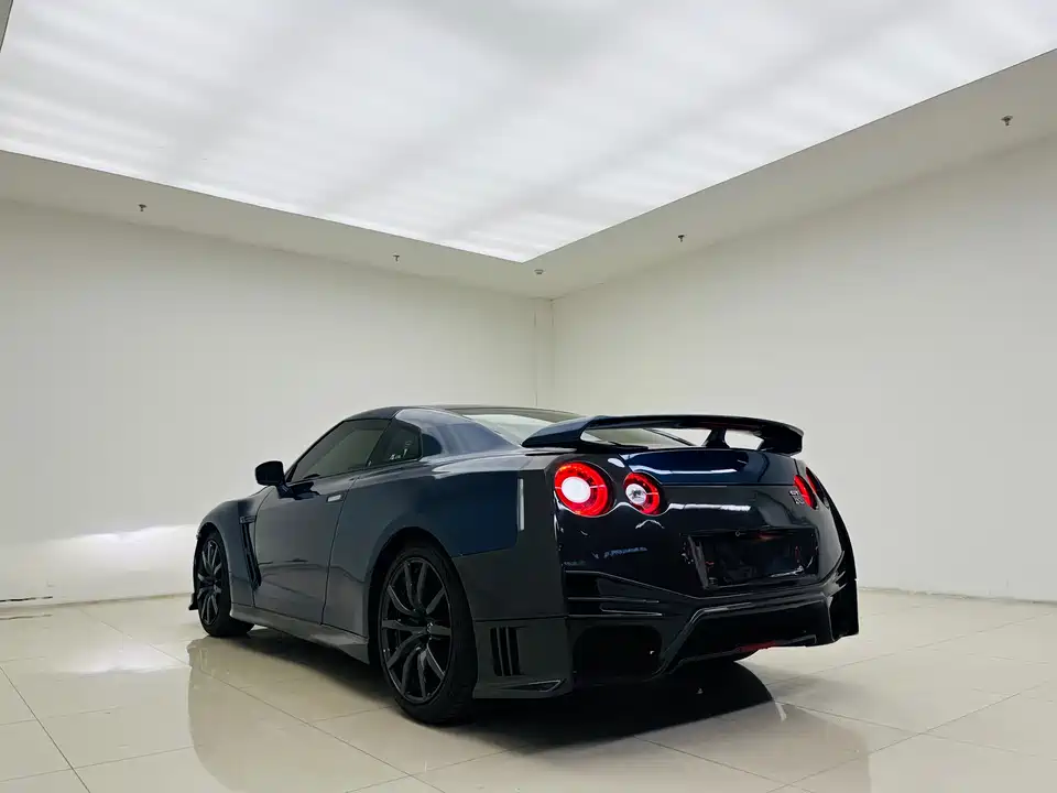 Nissan GT-R