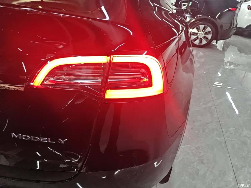 Tesla Model Y, 2024 8