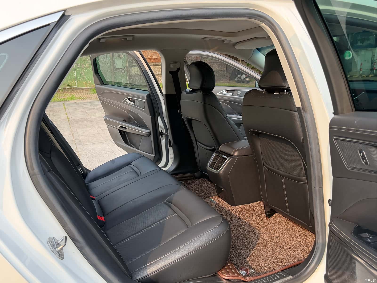 Ford Taurus, 2017 16